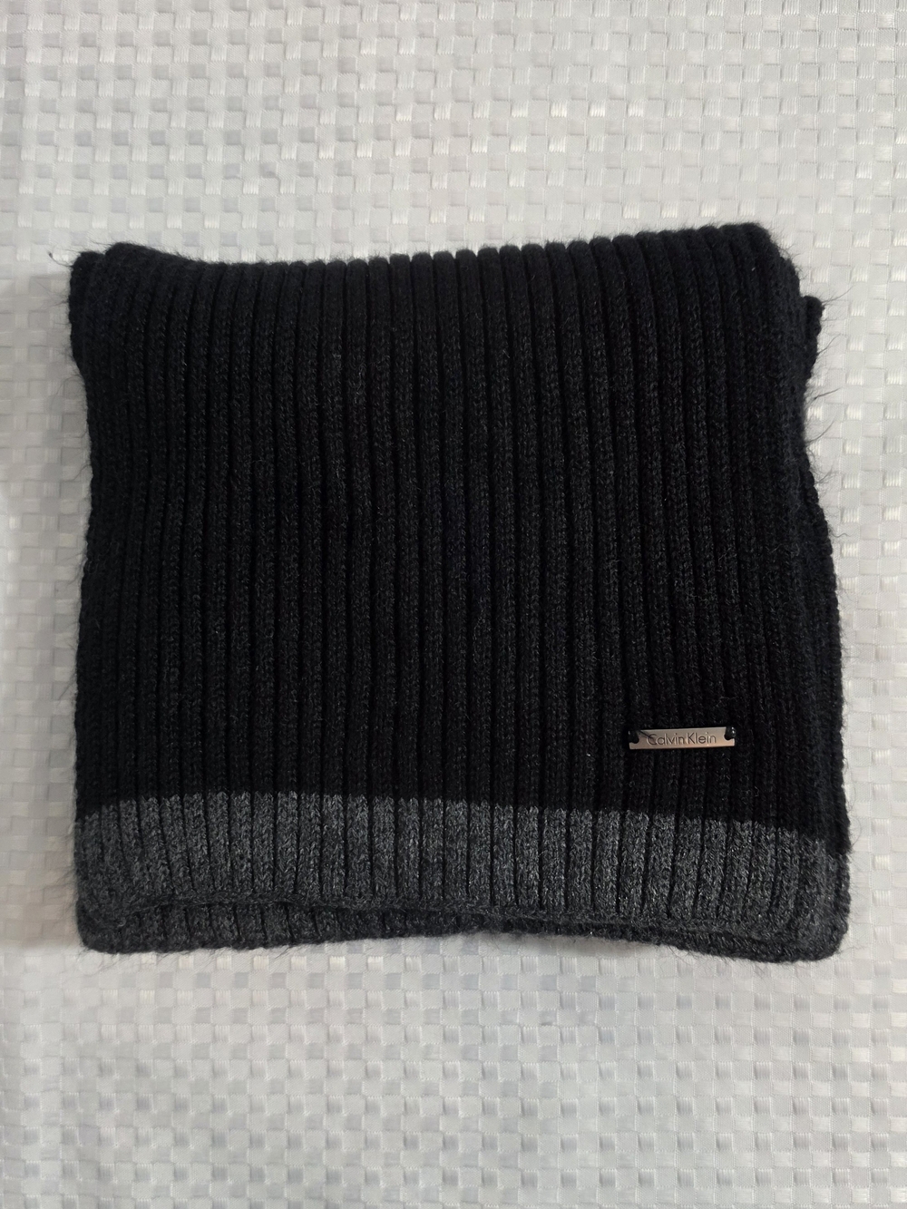 Calvin Klein Men's Unisex Ribbed Knit Winter Scarf - Black/Gray